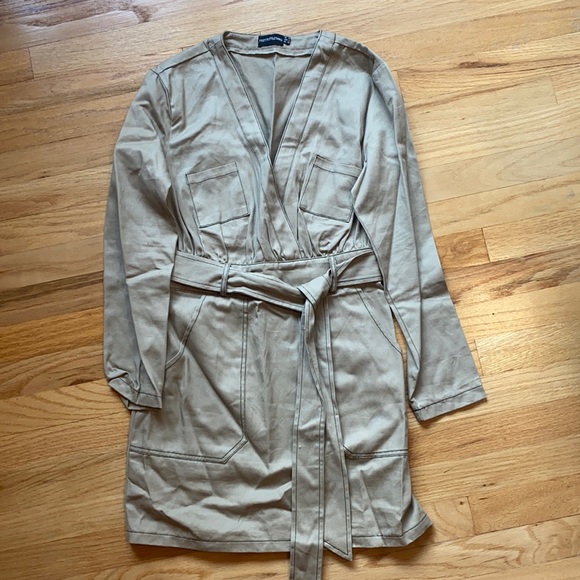 Pretty Little Thing Stone Contrast Bodycon Dress - Picture 2 of 6